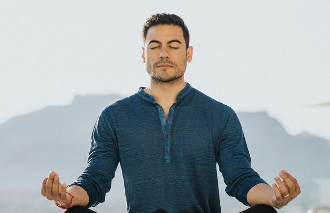 Carlos Rivera revela el secreto de su relación estable